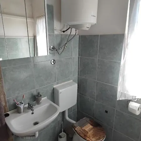 B Apartment Split